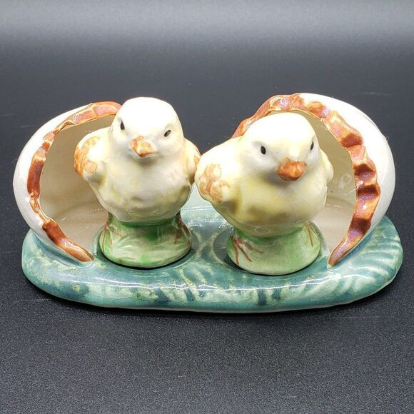 Ceramic Hatched Twin Chicks Single Egg Vintage Salt & Pepper Shaker Set - Picture 13 of 16